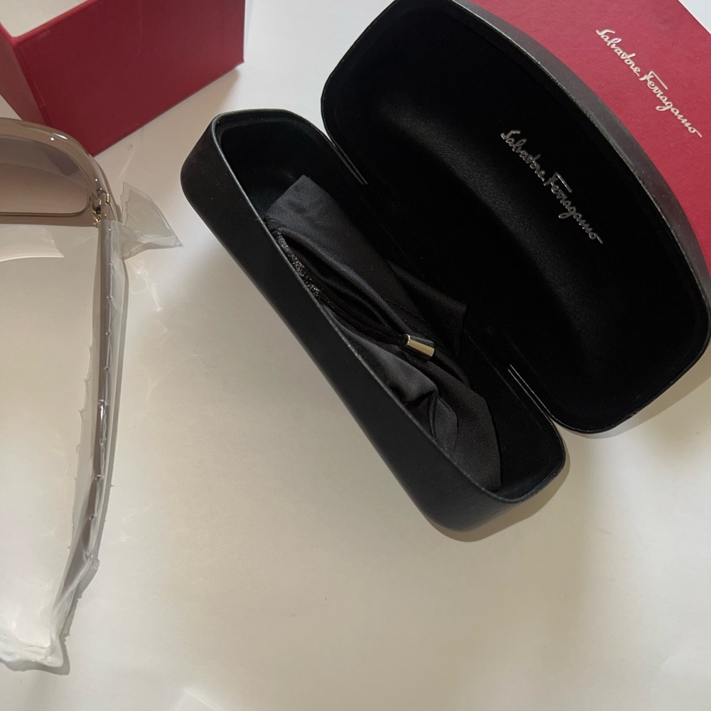 Salvatore Ferragamo Sunglasses - Picture 11 of 12